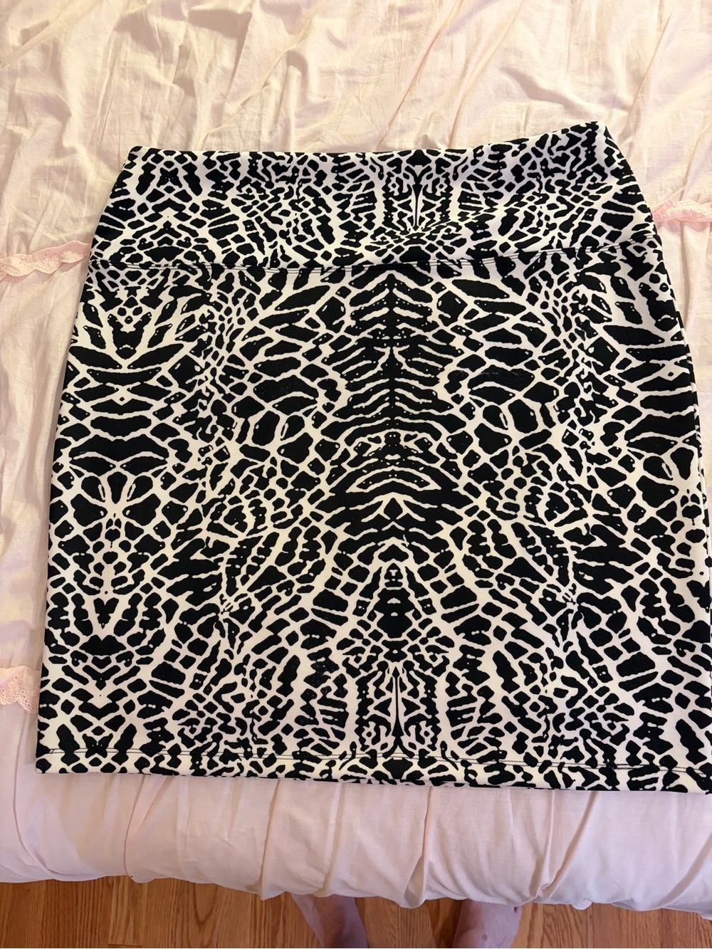 Black & White Printed Pencil Skirt